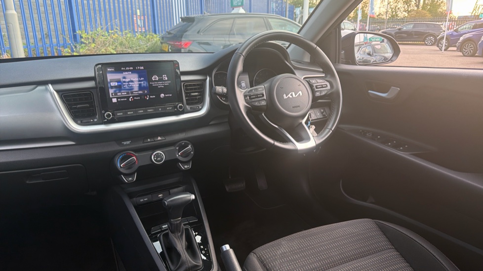 Kia Stonic 1.0T GDi 99 2 5dr DCT Petrol Estate - Image 11