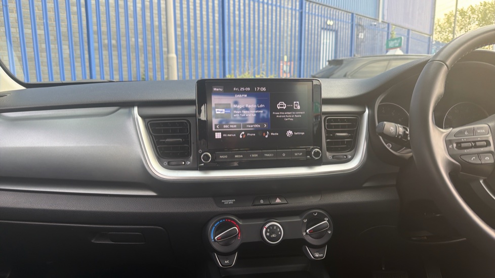 Kia Stonic 1.0T GDi 99 2 5dr DCT Petrol Estate - Image 12