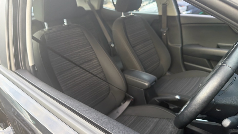 Kia Stonic 1.0T GDi 99 2 5dr DCT Petrol Estate - Image 35