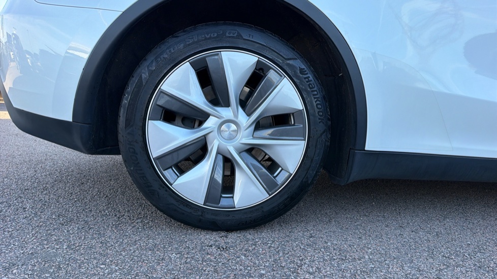 Tesla Model Y Long Range AWD 5dr Auto Electric Hatchback - Image 7