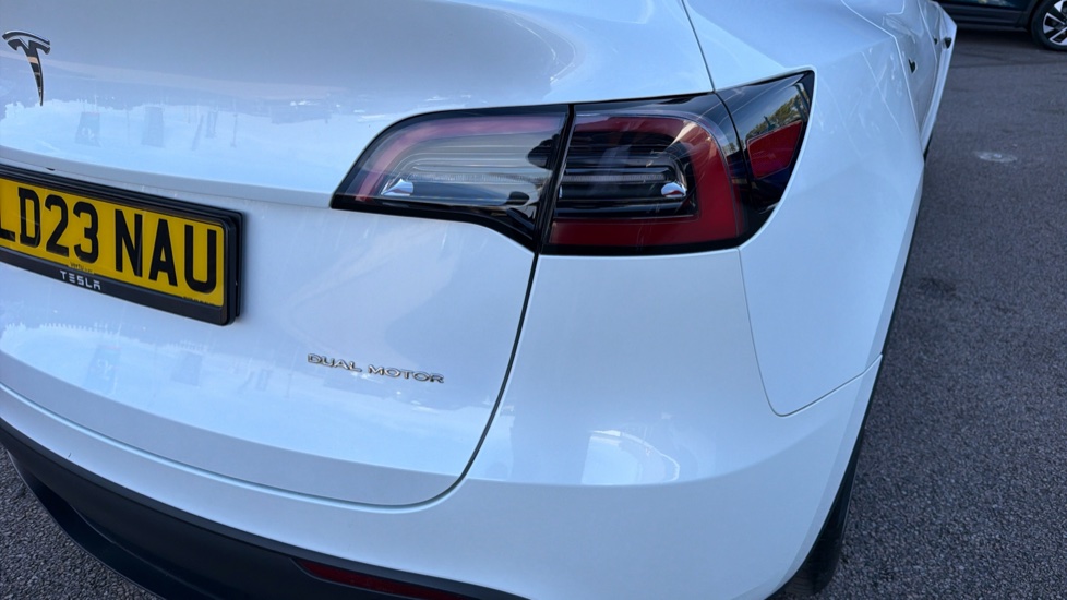 Tesla Model Y Long Range AWD 5dr Auto Electric Hatchback - Image 29