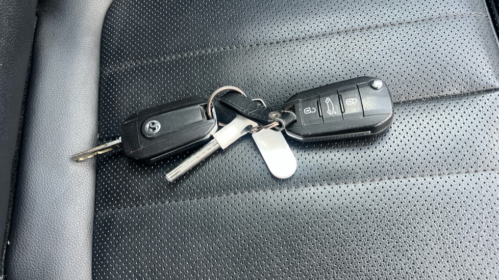 Vauxhall Grandland X 1.2 Turbo Elite Nav 5dr Petrol Hatchback - Image 19