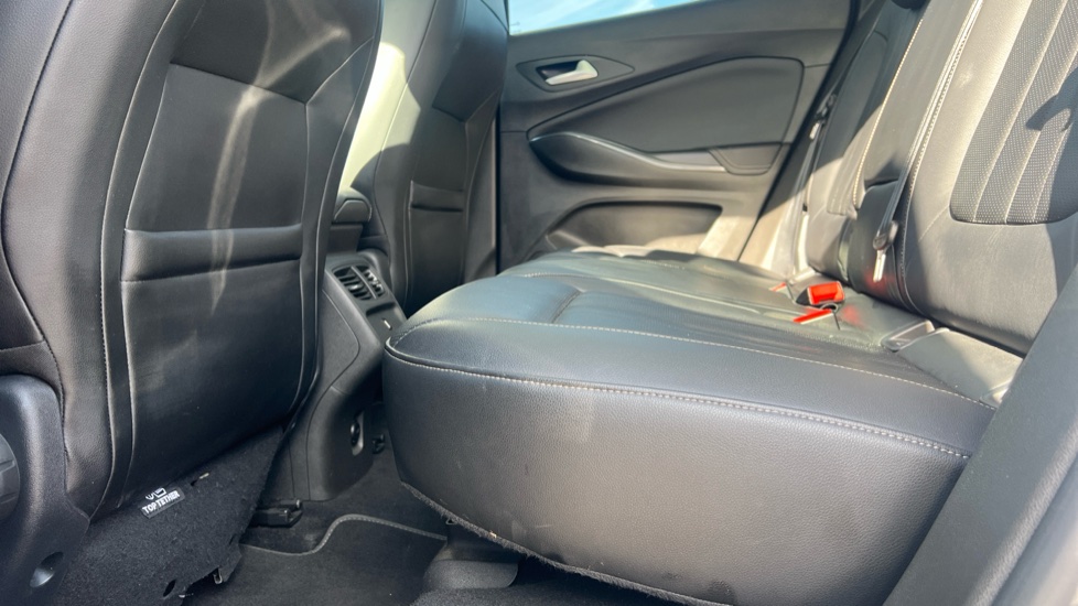 Vauxhall Grandland X 1.2 Turbo Elite Nav 5dr Petrol Hatchback - Image 31