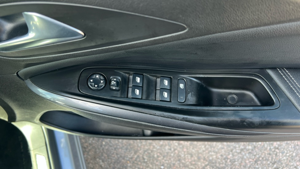 Vauxhall Grandland X 1.2 Turbo Elite Nav 5dr Petrol Hatchback - Image 42