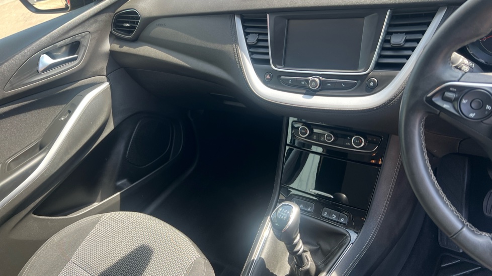 Vauxhall Grandland X 1.2 Turbo SE 5dr Petrol Hatchback - Image 14