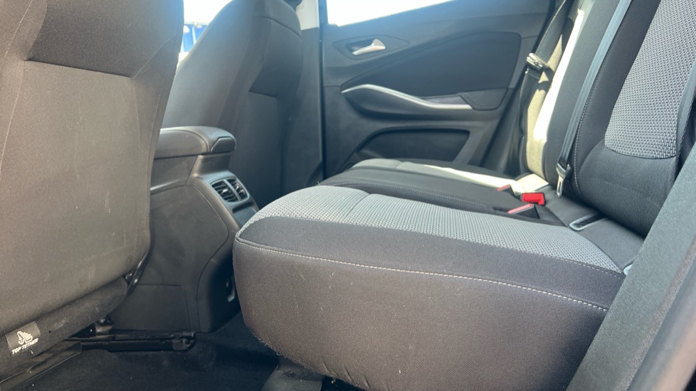 Vauxhall Grandland X 1.2 Turbo SE 5dr Petrol Hatchback - Image 31