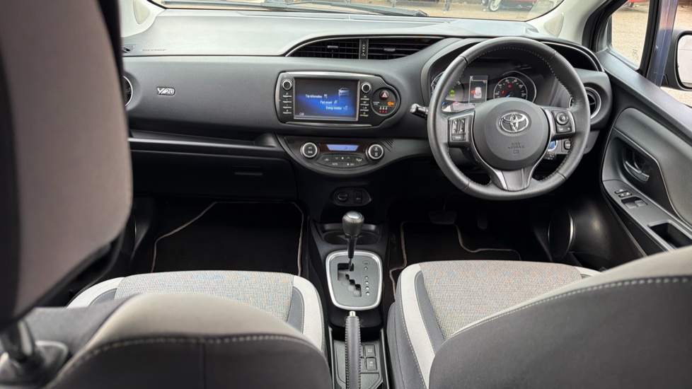 Toyota Yaris 1.5 Hybrid Y20 5dr CVT [Bi-tone] Hybrid Hatchback - Image 10