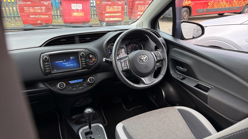 Toyota Yaris 1.5 Hybrid Y20 5dr CVT [Bi-tone] Hybrid Hatchback - Image 11