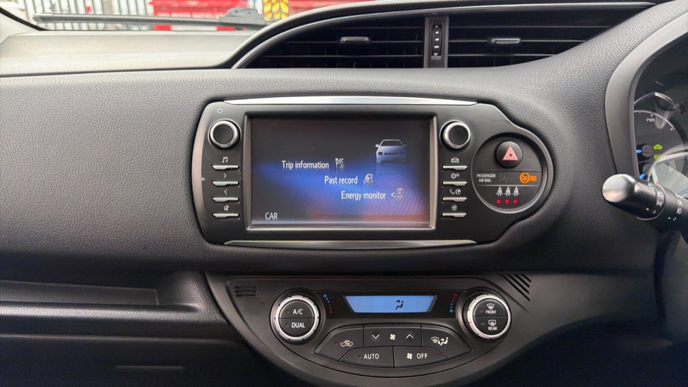 Toyota Yaris 1.5 Hybrid Y20 5dr CVT [Bi-tone] Hybrid Hatchback - Image 12