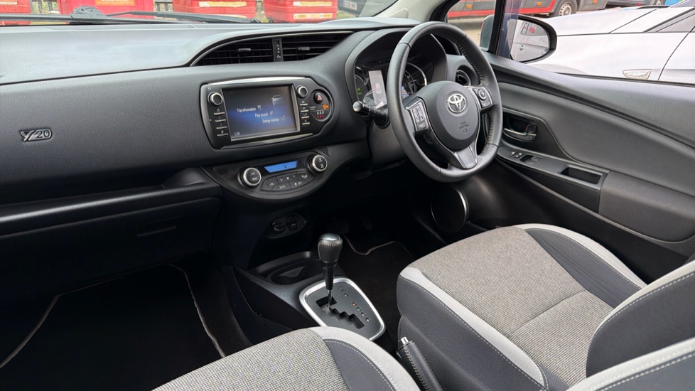 Toyota Yaris 1.5 Hybrid Y20 5dr CVT [Bi-tone] Hybrid Hatchback - Image 14