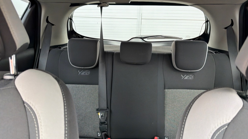 Toyota Yaris 1.5 Hybrid Y20 5dr CVT [Bi-tone] Hybrid Hatchback - Image 15