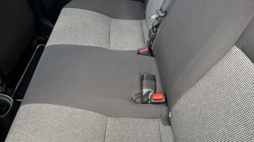 Toyota Yaris 1.5 Hybrid Y20 5dr CVT [Bi-tone] Hybrid Hatchback - Image 17