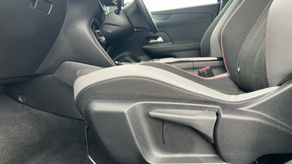 Vauxhall Mokka 100kW GS Line 50kWh 5dr Auto Electric Hatchback - Image 32
