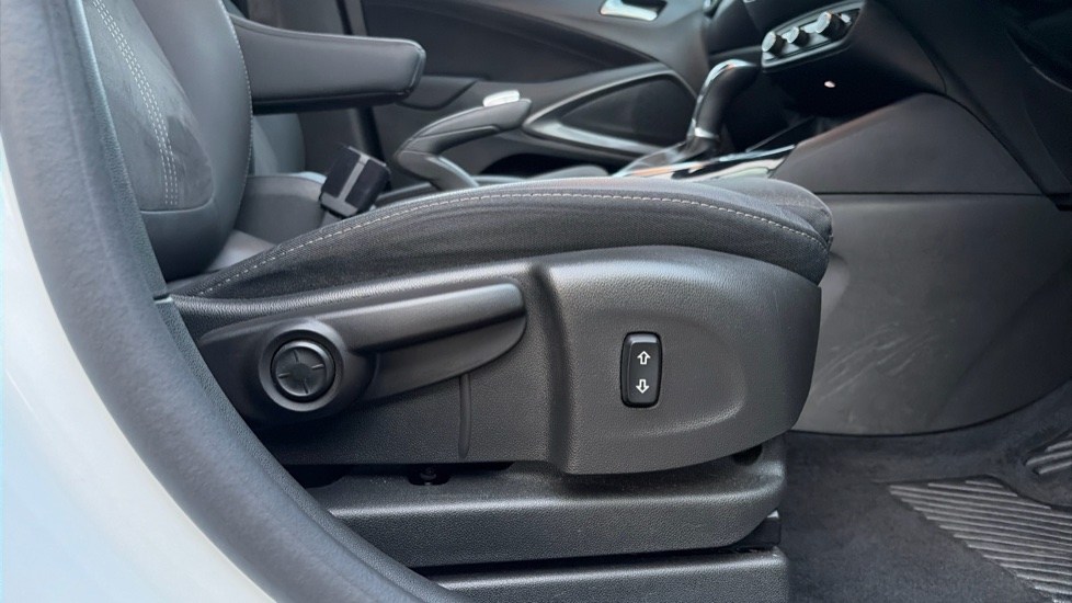 Vauxhall Crossland 1.2 Turbo [130] Ultimate 5dr Auto Petrol Hatchback - Image 35