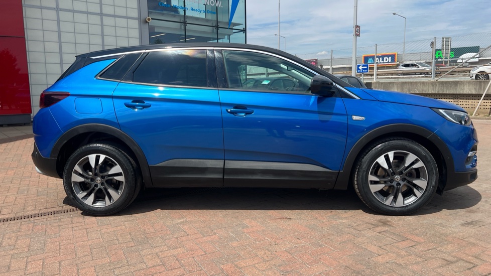 Vauxhall Grandland X 1.2 Turbo SRi Nav 5dr Auto Petrol Hatchback - Image 28