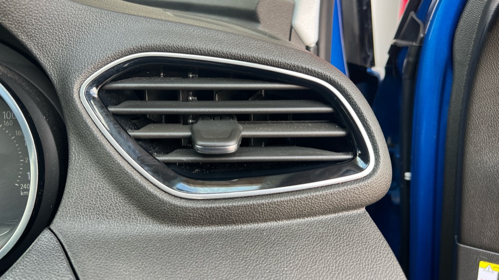 Vauxhall Grandland X 1.2 Turbo SRi Nav 5dr Auto Petrol Hatchback - Image 38