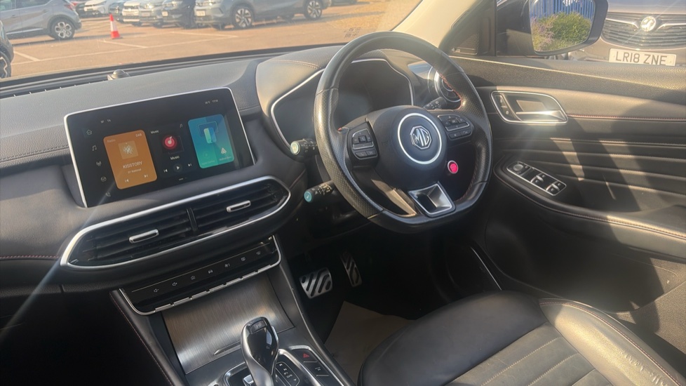 MG HS 1.5 T-GDI Trophy 5dr DCT Petrol Hatchback - Image 9