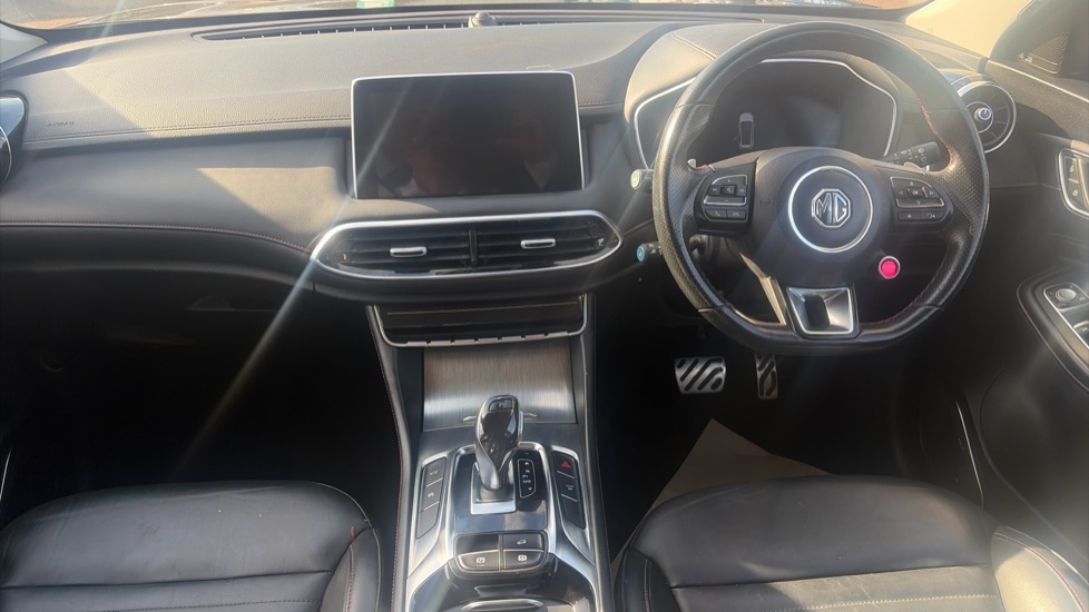 MG HS 1.5 T-GDI Trophy 5dr DCT Petrol Hatchback - Image 10