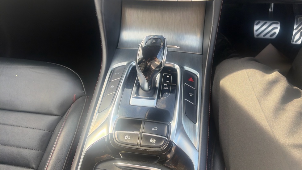 MG HS 1.5 T-GDI Trophy 5dr DCT Petrol Hatchback - Image 13