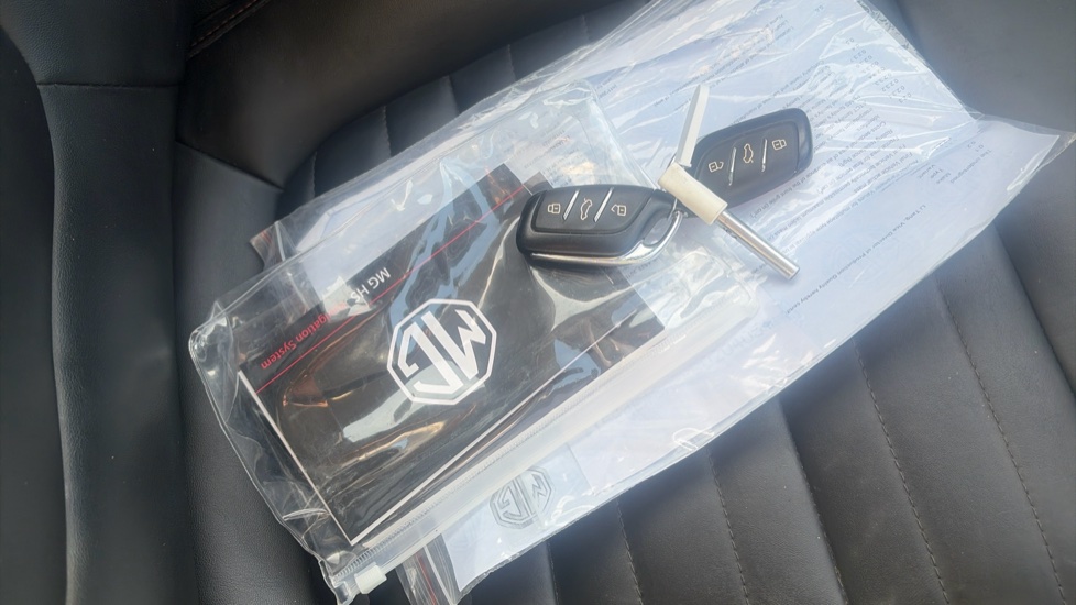 MG HS 1.5 T-GDI Trophy 5dr DCT Petrol Hatchback - Image 19
