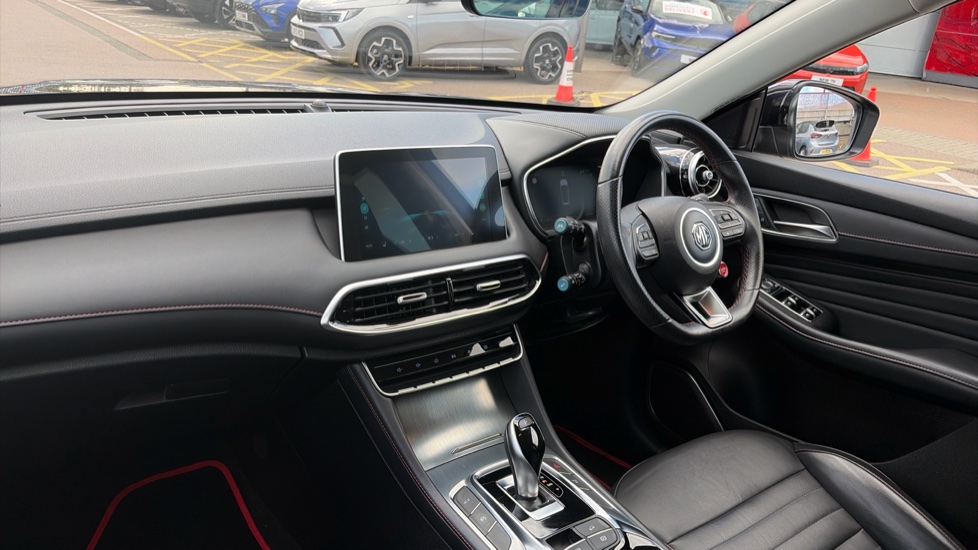 MG HS 1.5 T-GDI Trophy 5dr DCT Petrol Hatchback - Image 8