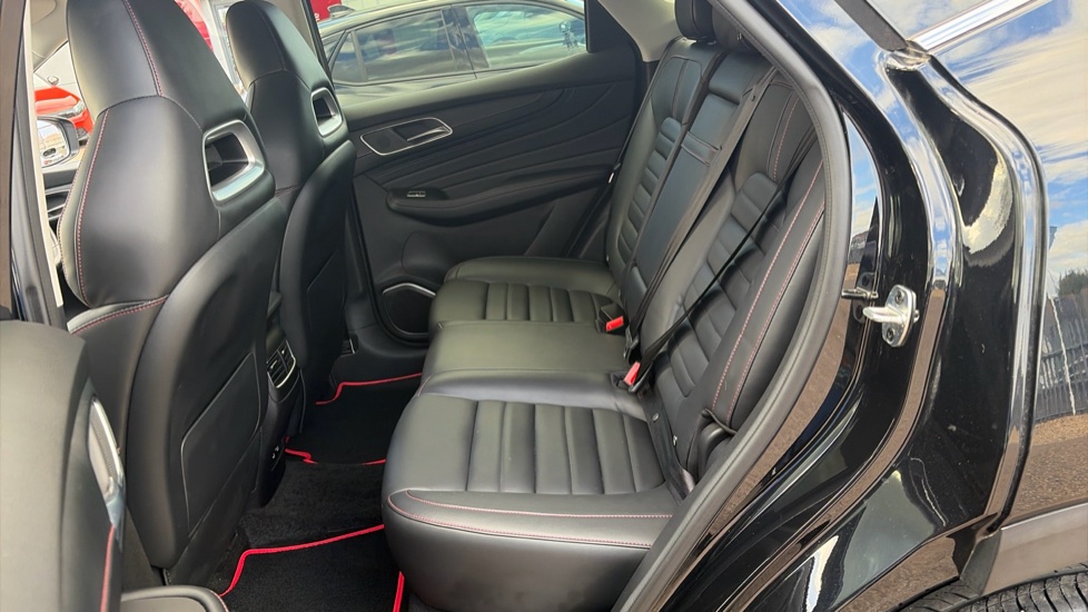 MG HS 1.5 T-GDI Trophy 5dr DCT Petrol Hatchback - Image 12