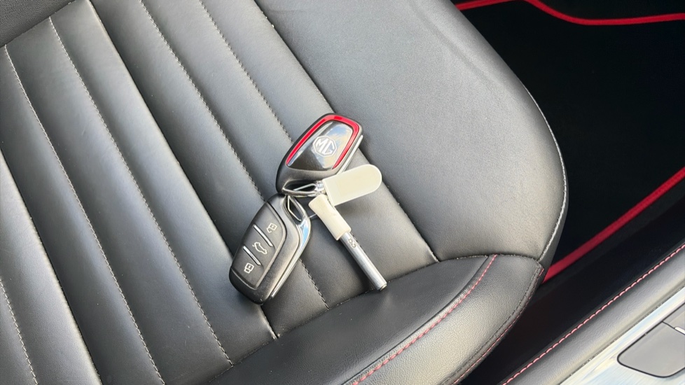 MG HS 1.5 T-GDI Trophy 5dr DCT Petrol Hatchback - Image 14