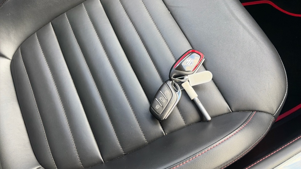MG HS 1.5 T-GDI Trophy 5dr DCT Petrol Hatchback - Image 15