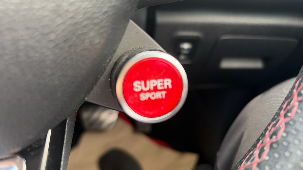 MG HS 1.5 T-GDI Trophy 5dr DCT Petrol Hatchback - Image 19