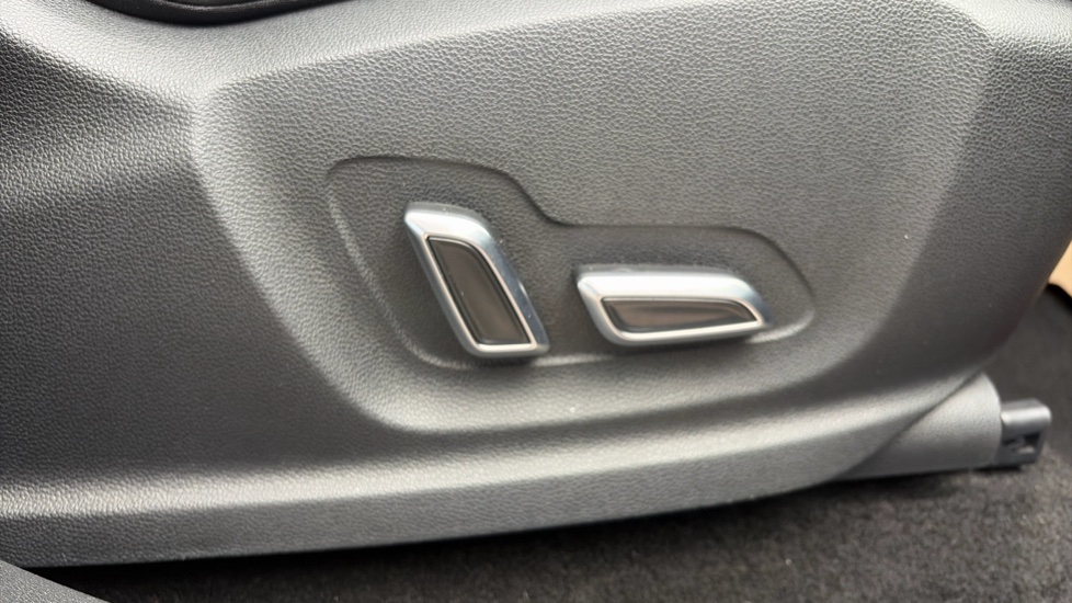 MG HS 1.5 T-GDI Trophy 5dr DCT Petrol Hatchback - Image 24