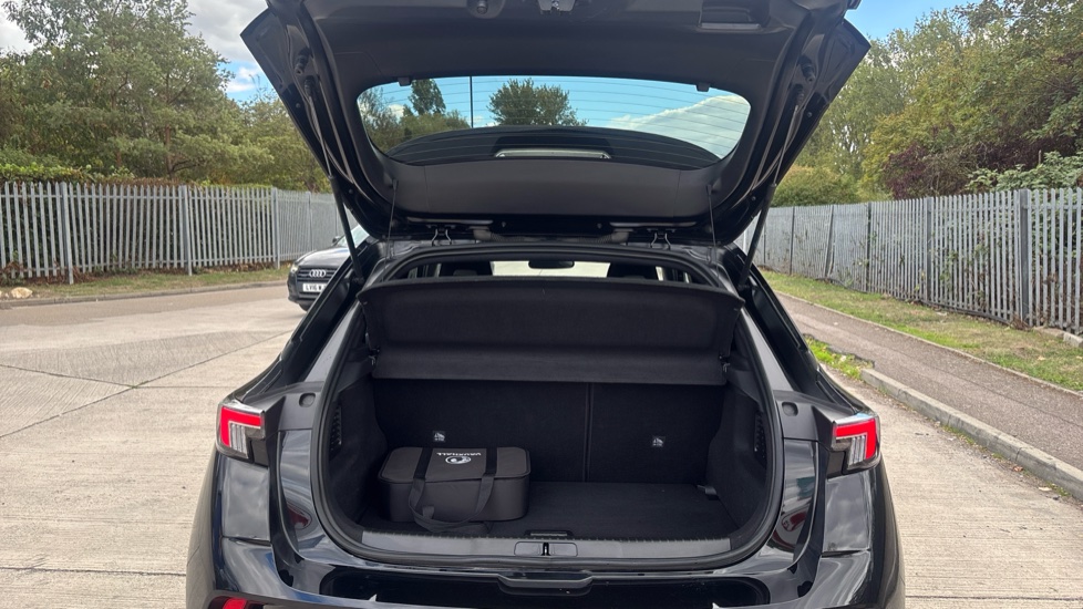 Vauxhall Mokka 100kW Ultimate 50kWh 5dr Auto Electric Hatchback - Image 4