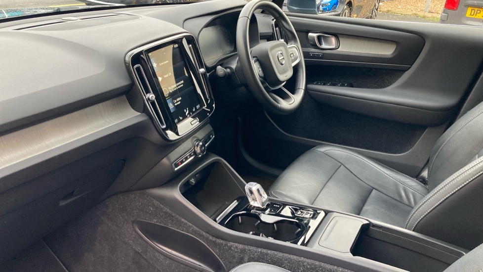 Volvo XC40 1.5 T3 [163] Inscription 5dr Geartronic Petrol Estate - Image 9