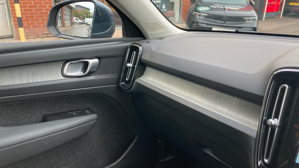 Volvo XC40 1.5 T3 [163] Inscription 5dr Geartronic Petrol Estate - Image 22