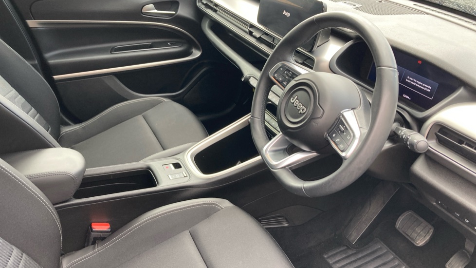 Jeep Avenger 115kW Summit 54kWh 5dr Auto Electric Hatchback - Image 11