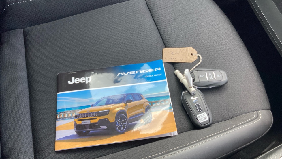 Jeep Avenger 115kW Summit 54kWh 5dr Auto Electric Hatchback - Image 19