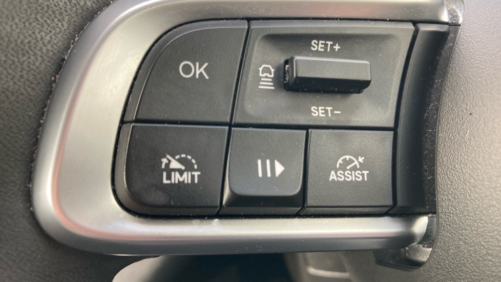 Jeep Avenger 115kW Summit 54kWh 5dr Auto Electric Hatchback - Image 39