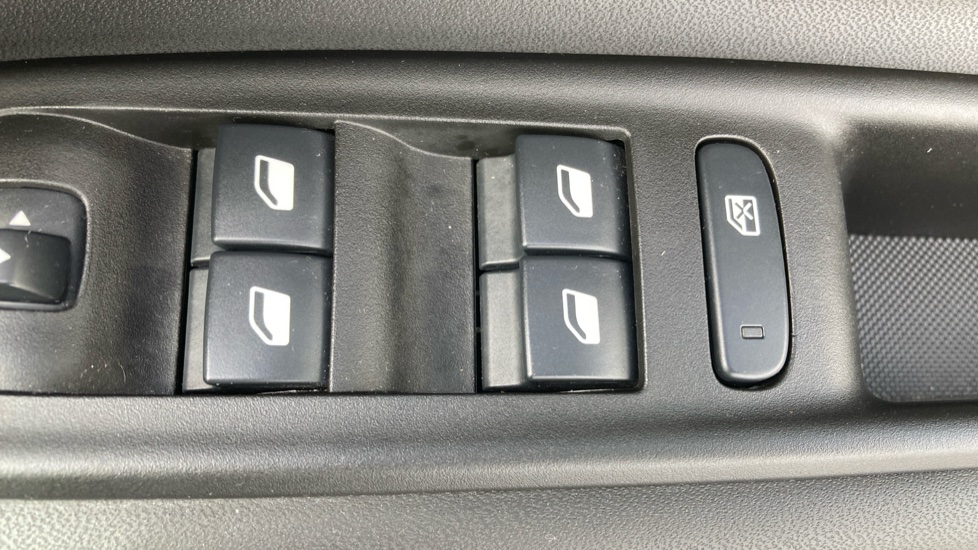 Jeep Avenger 115kW Summit 54kWh 5dr Auto Electric Hatchback - Image 51