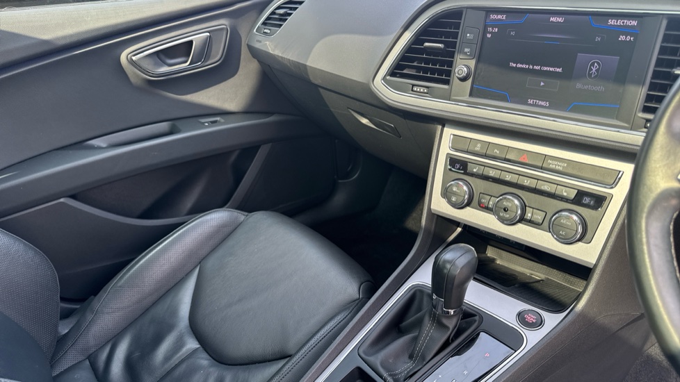 SEAT Leon 1.5 TSI EVO 150 Xcellence Lux [EZ] 5dr DSG Petrol Hatchback - Image 14