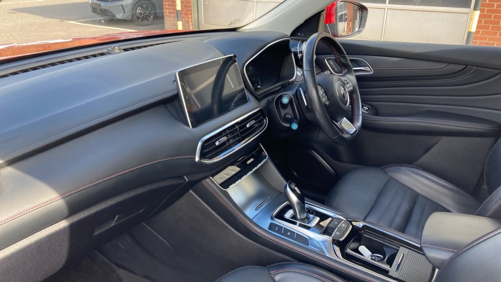 MG HS 1.5 T-GDI Exclusive 5dr DCT Petrol Hatchback - Image 9