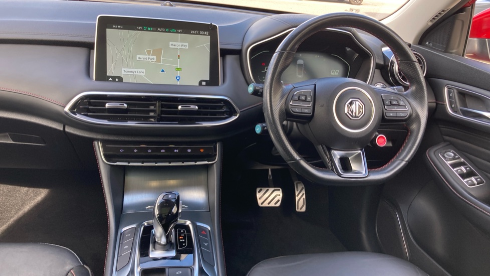 MG HS 1.5 T-GDI Exclusive 5dr DCT Petrol Hatchback - Image 10