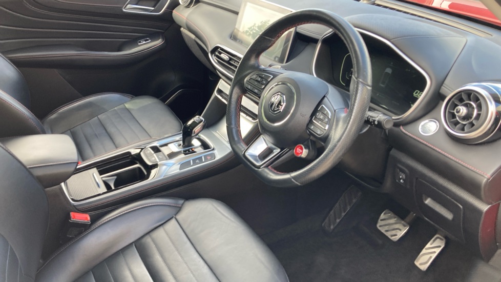 MG HS 1.5 T-GDI Exclusive 5dr DCT Petrol Hatchback - Image 11