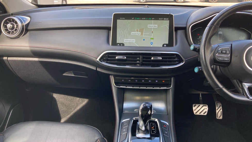 MG HS 1.5 T-GDI Exclusive 5dr DCT Petrol Hatchback - Image 14