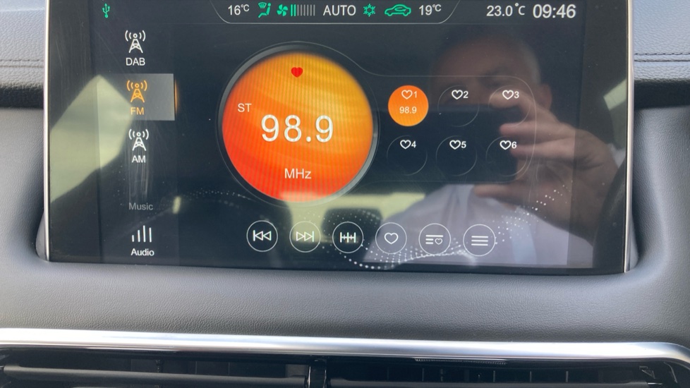MG HS 1.5 T-GDI Exclusive 5dr DCT Petrol Hatchback - Image 24