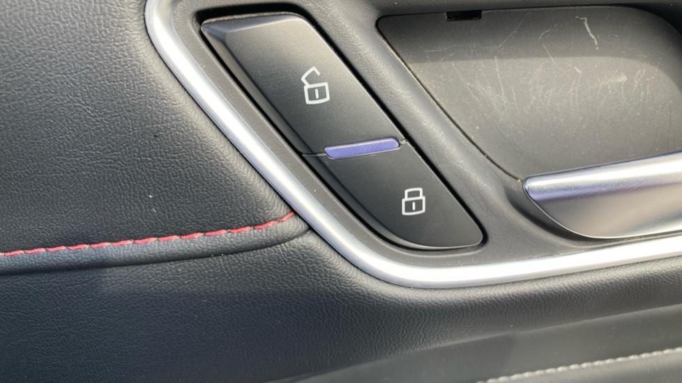 MG HS 1.5 T-GDI Exclusive 5dr DCT Petrol Hatchback - Image 58