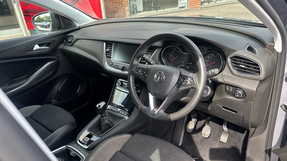 Vauxhall Grandland X 1.2 Turbo Sport Nav 5dr Petrol Hatchback - Image 11