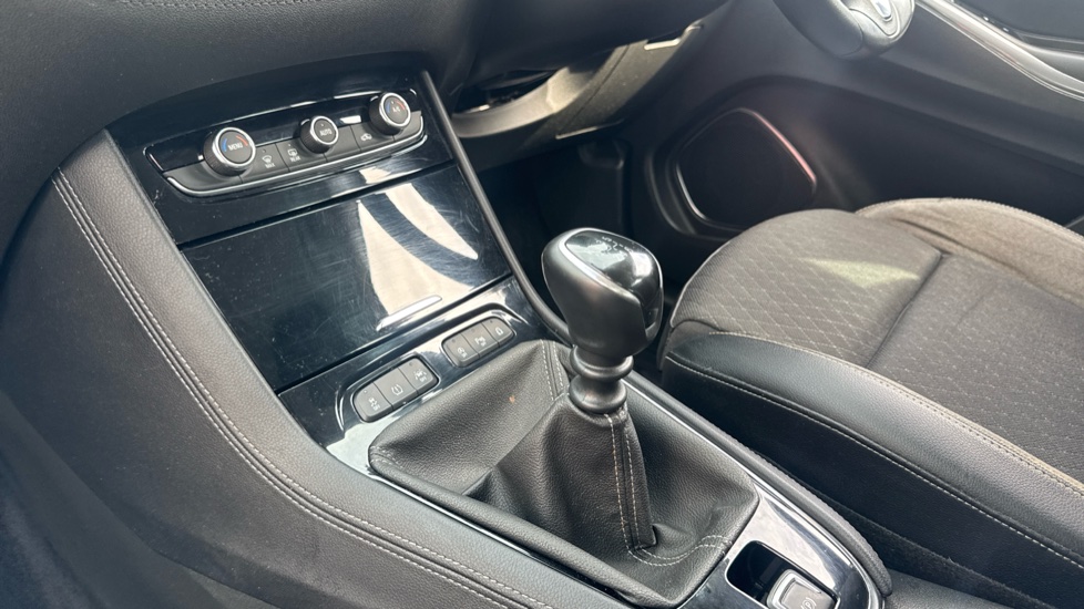Vauxhall Grandland X 1.2 Turbo Sport Nav 5dr Petrol Hatchback - Image 13