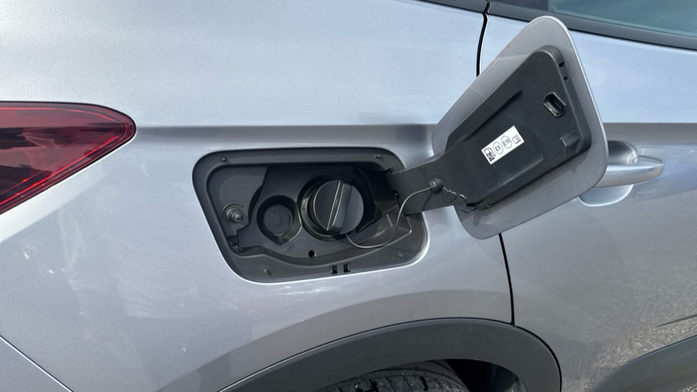 Vauxhall Grandland X 1.2 Turbo Sport Nav 5dr Petrol Hatchback - Image 31