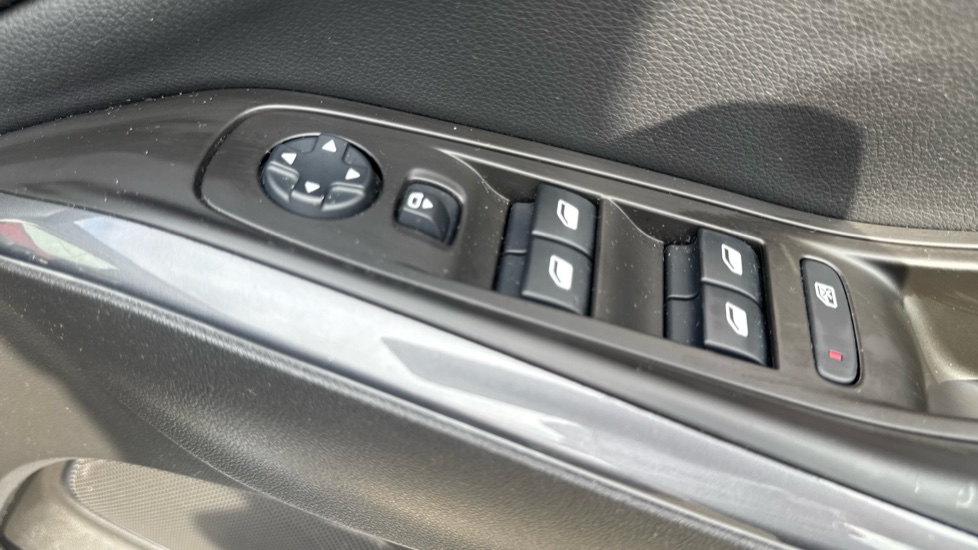 Vauxhall Grandland X 1.2 Turbo Sport Nav 5dr Petrol Hatchback - Image 34