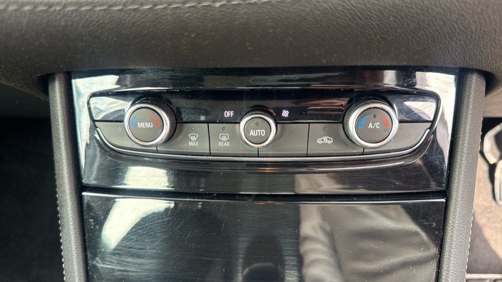 Vauxhall Grandland X 1.2 Turbo Sport Nav 5dr Petrol Hatchback - Image 41
