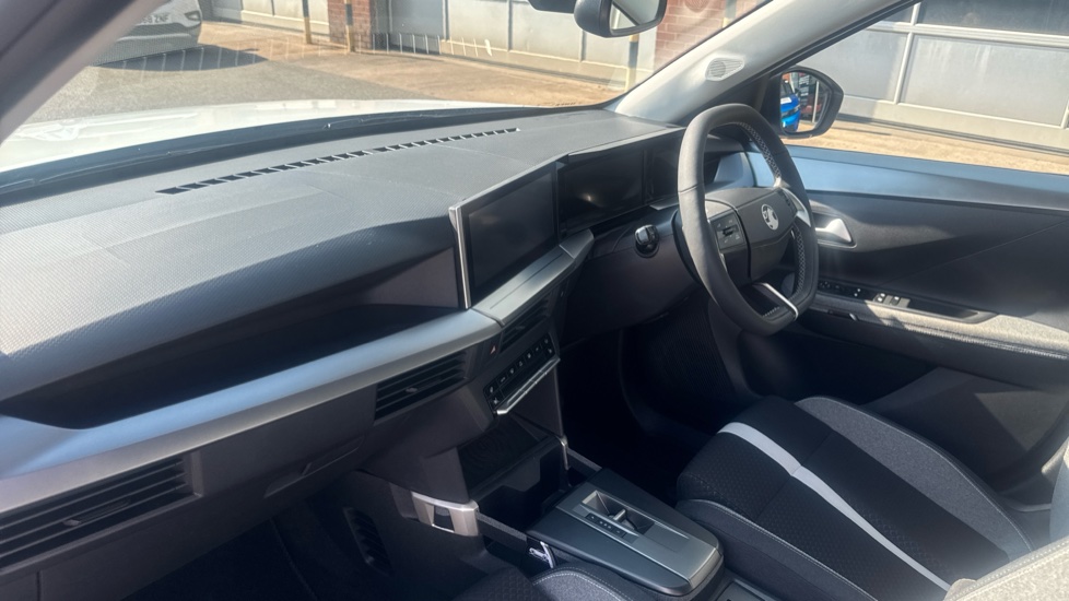 Vauxhall Frontera 83kW Ultimate 54kWh Extended Range 5dr Auto Electric Estate - Image 9